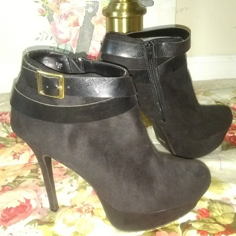 Black sade ankle boot